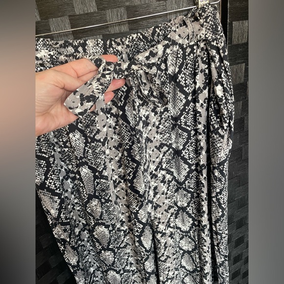 Woman’s LuLaRoe Wide Leg Pants Size XL - Picture 2 of 5